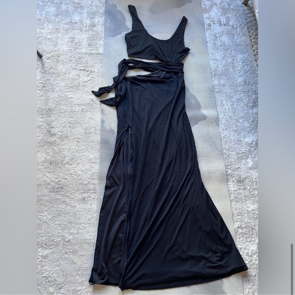 Lovers & Friends Isla Maxi Dress from Revolve - Picture 4 of 7